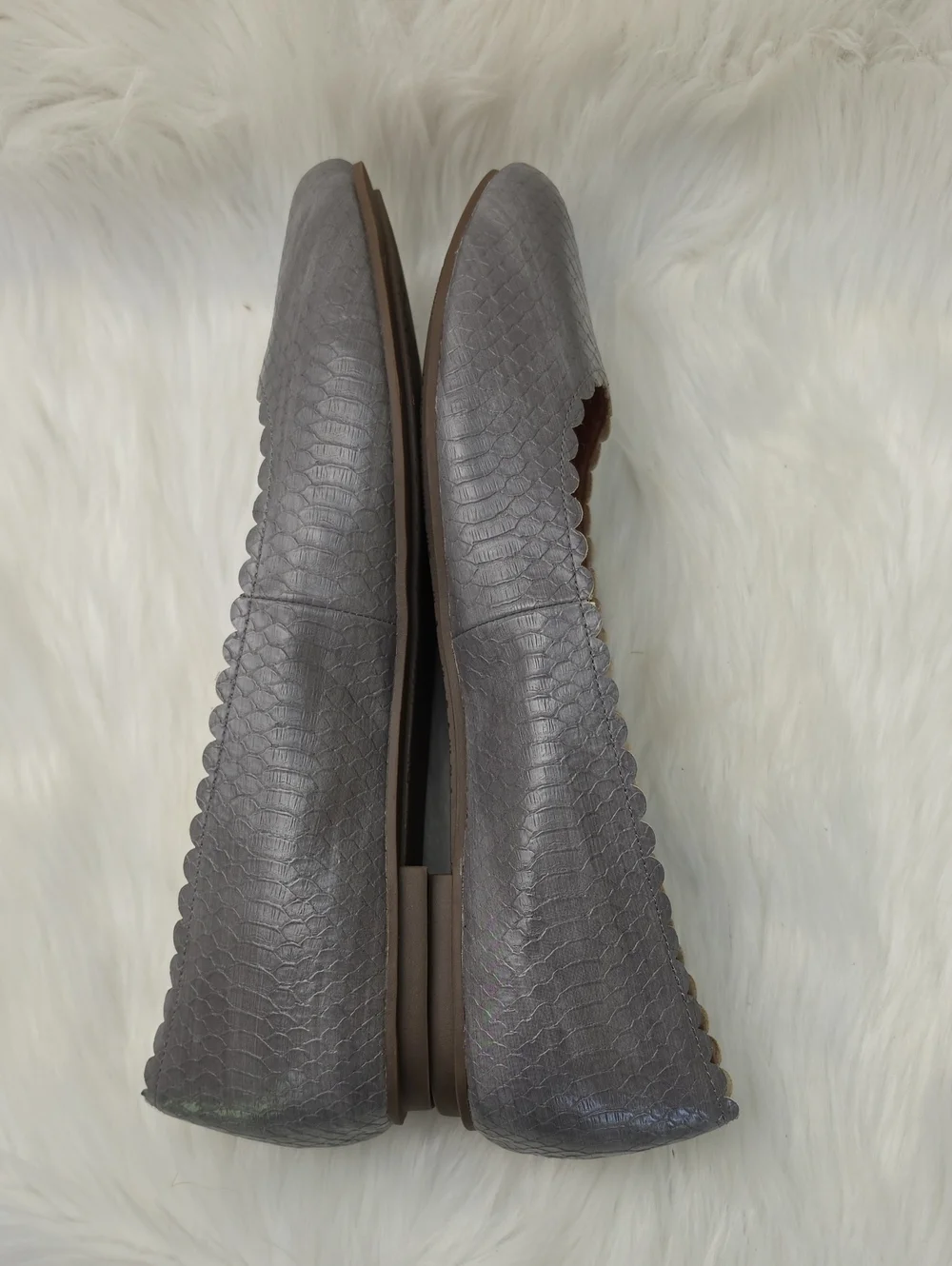 VIONIC Julieta Gray Silver Snakeskin Embossed Scalloped Comfort Ballet Flats 10
